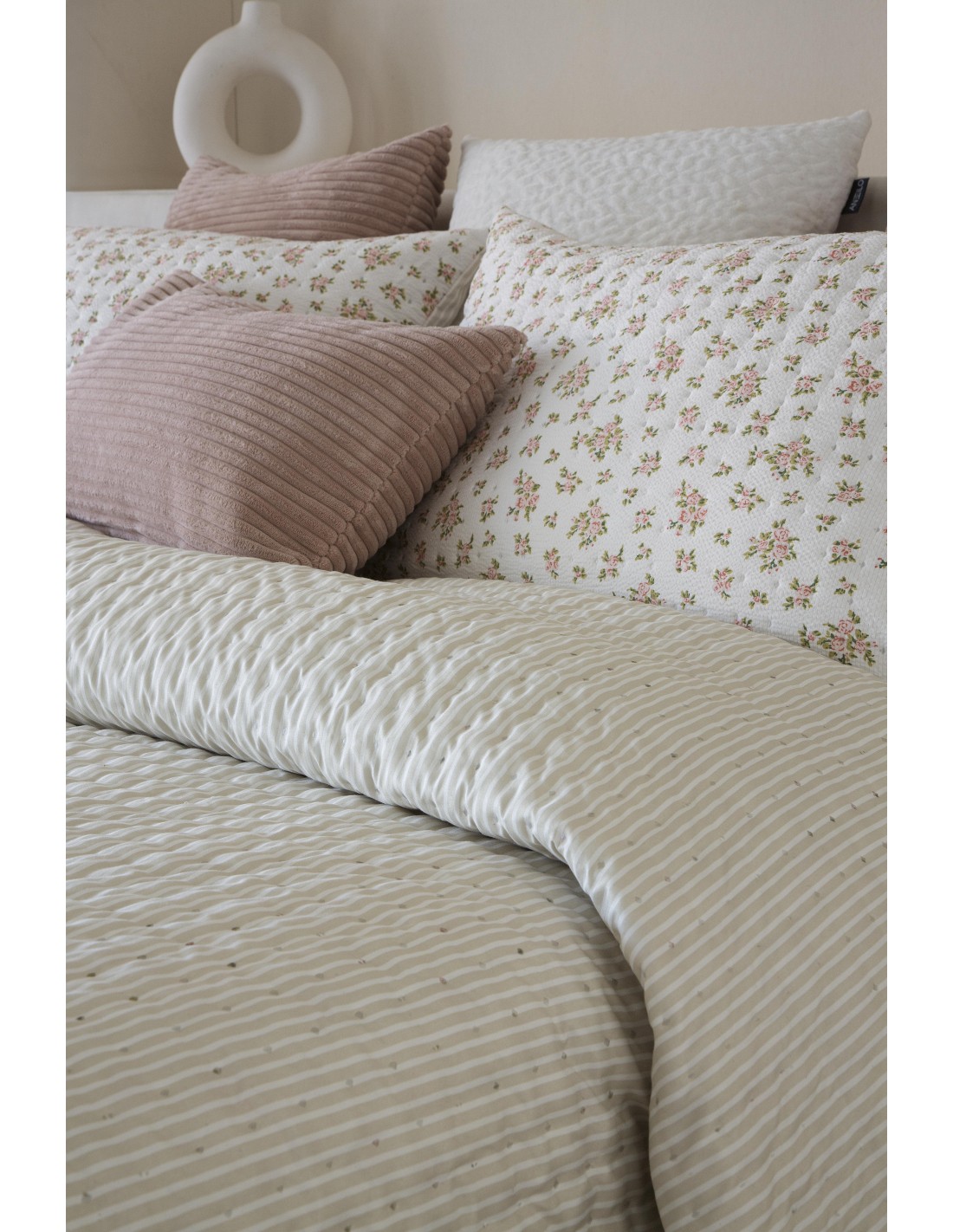 Colcha Bouti Fundeco Jacquard Reversible 150 Gramos Niza