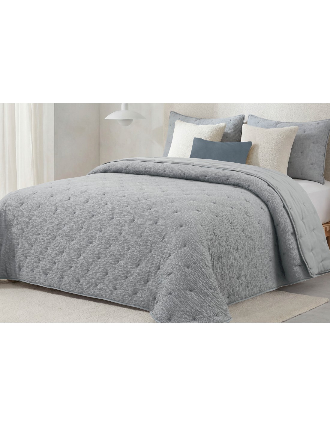 Edredón Conforter Britanie 250 Gramos Jacquard Bordado Tacto Pluma