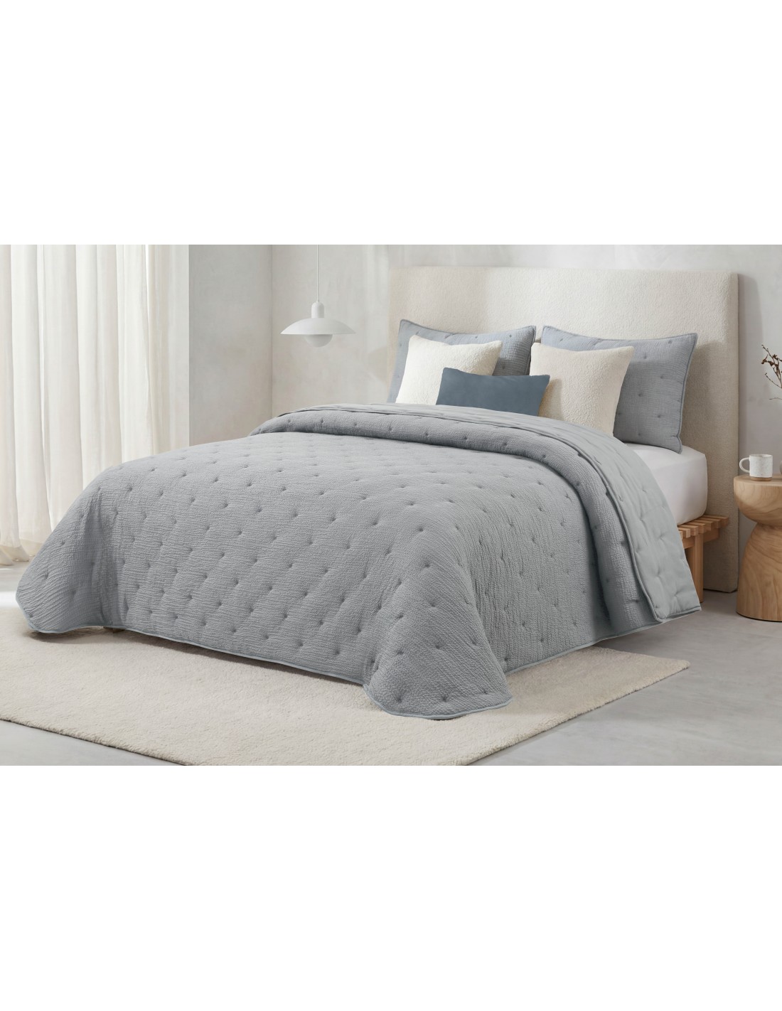 Edredón Conforter Britanie 250 Gramos Jacquard Bordado Tacto Pluma