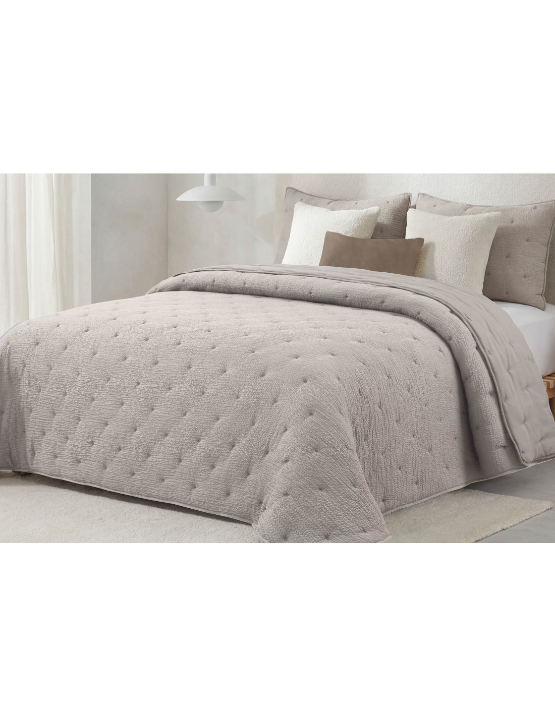 Edredón Conforter Britanie 250 Gramos Jacquard Bordado Tacto Pluma