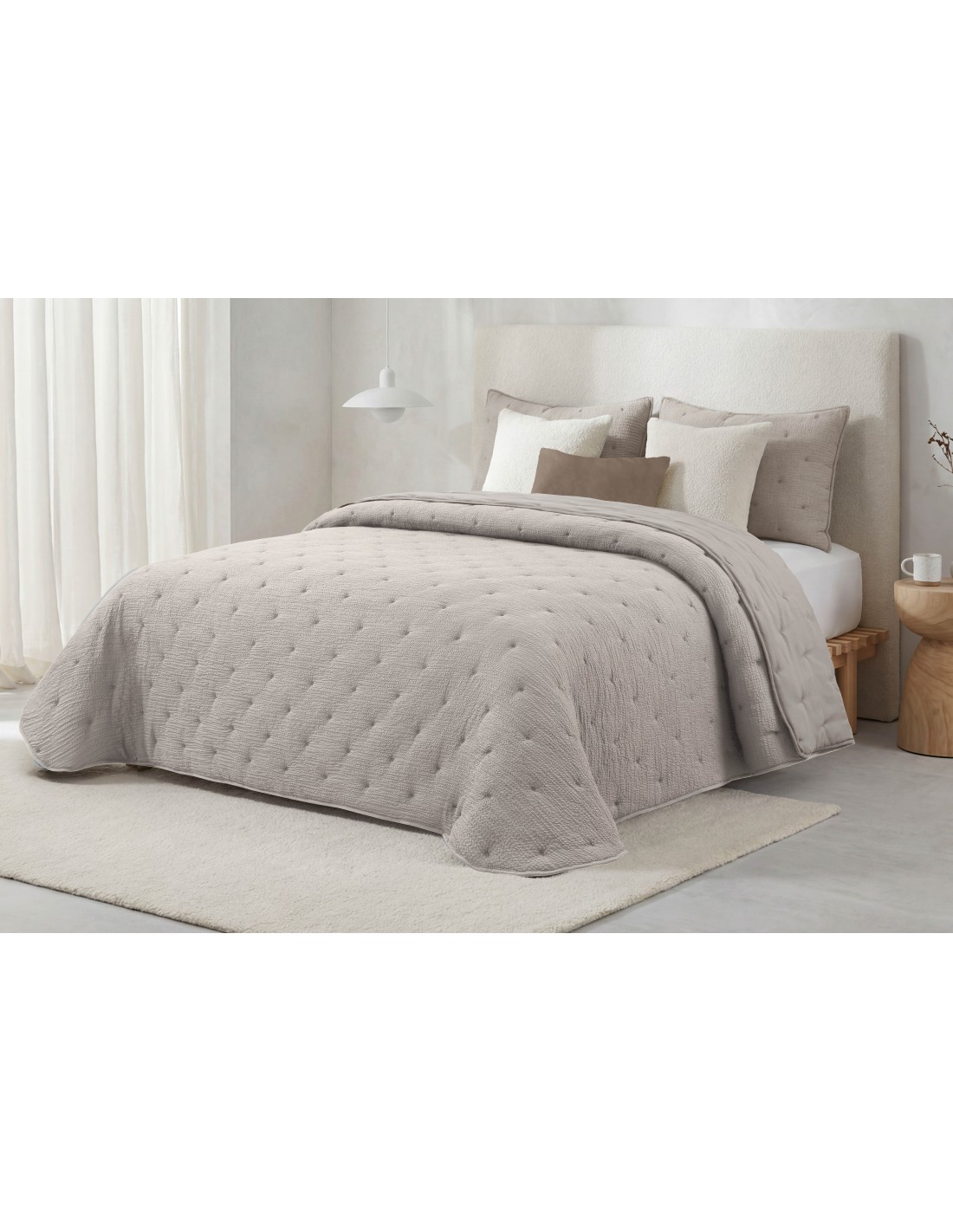 Edredón Conforter Britanie 250 Gramos Jacquard Bordado Tacto Pluma